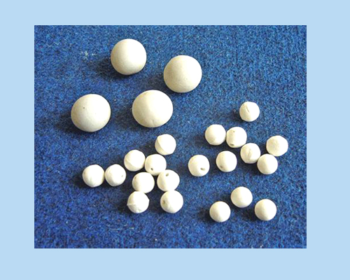 Ceramic refractory ball