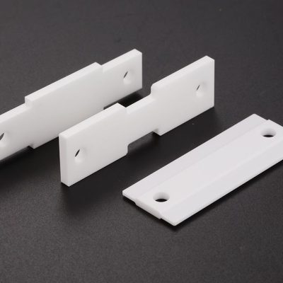 Insulating ceramic sheet