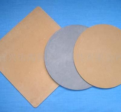 Vacuum chuck with microporous ceramics