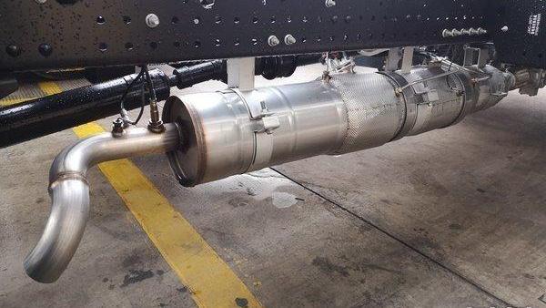 How does honeycomb ceramic meet the National VI emission standards?