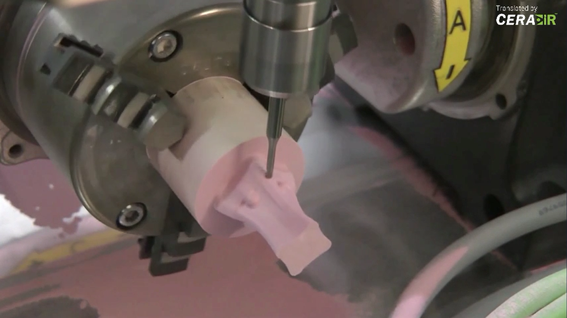 5-Achs-Fräsen eines Keramikbauteils bei Sembach Technical Ceramics