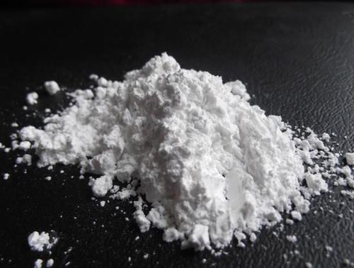 矿化剂对 α-氧化铝粉体结构与成分的影响研究