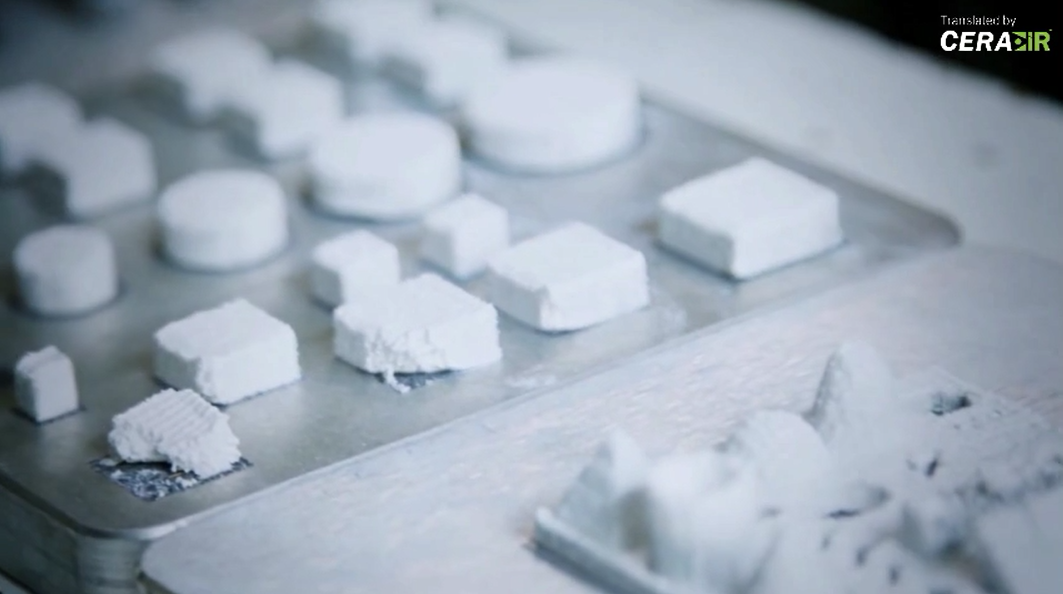 Additive manufacturing of ceramic-metallic multi-materials