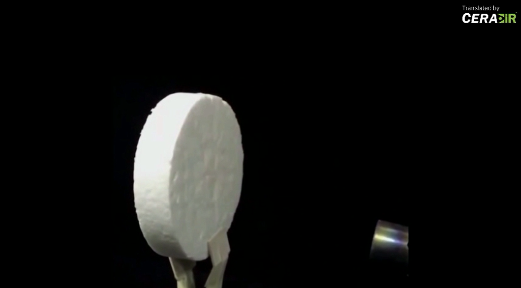 Flexible ceramic aerogel withstands extreme heat and cold